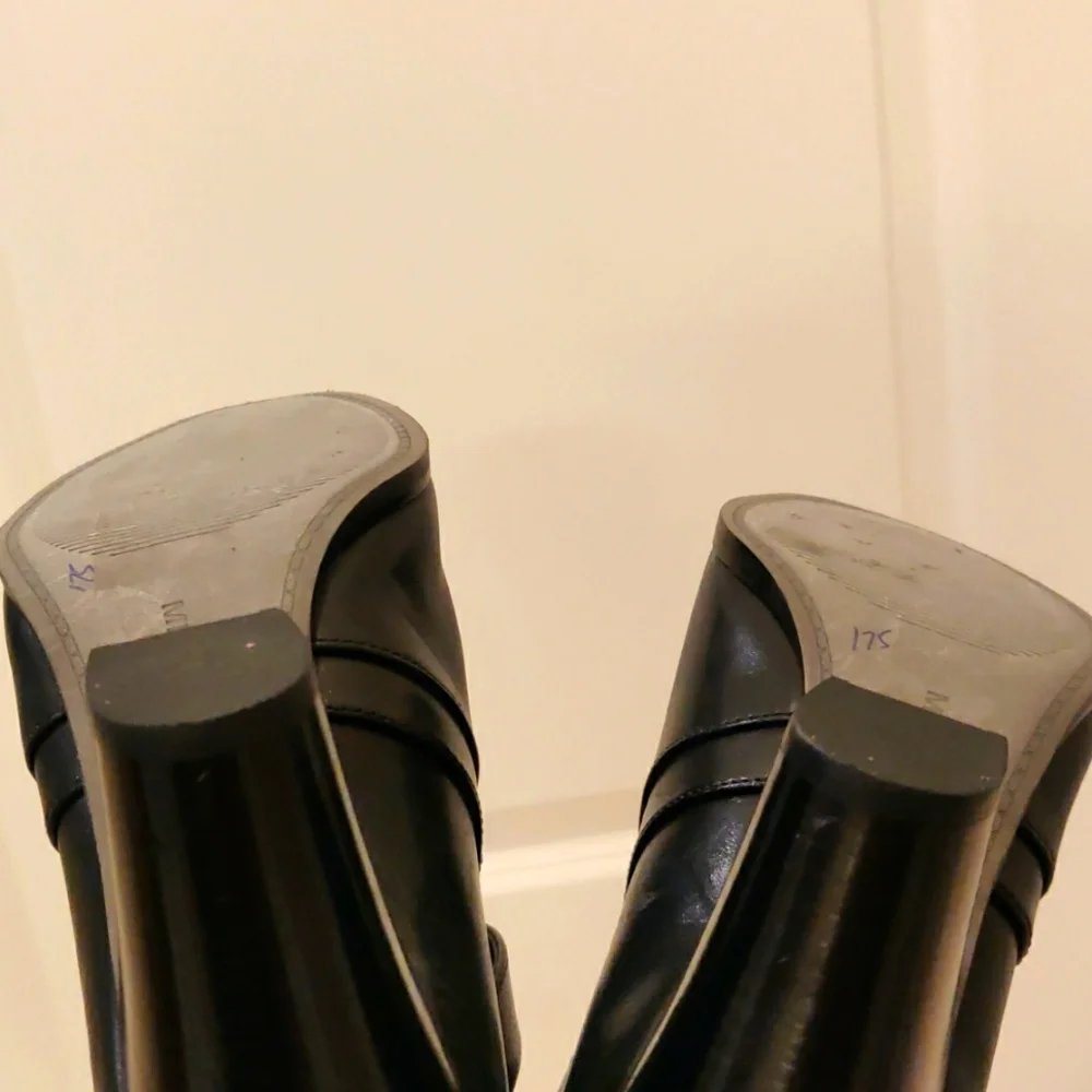 Michael Michael Kors Walden Black leather ankle, buckle boots sz 7 M - Picture 6 of 12